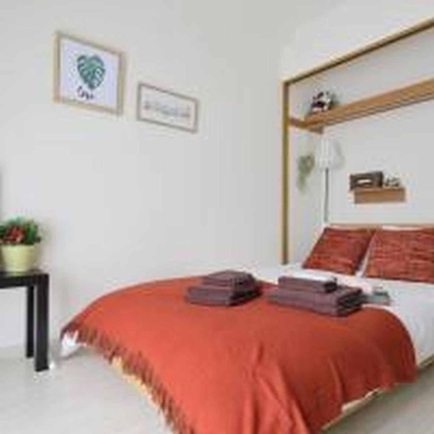 コンフィデンスロン502 Apartment *