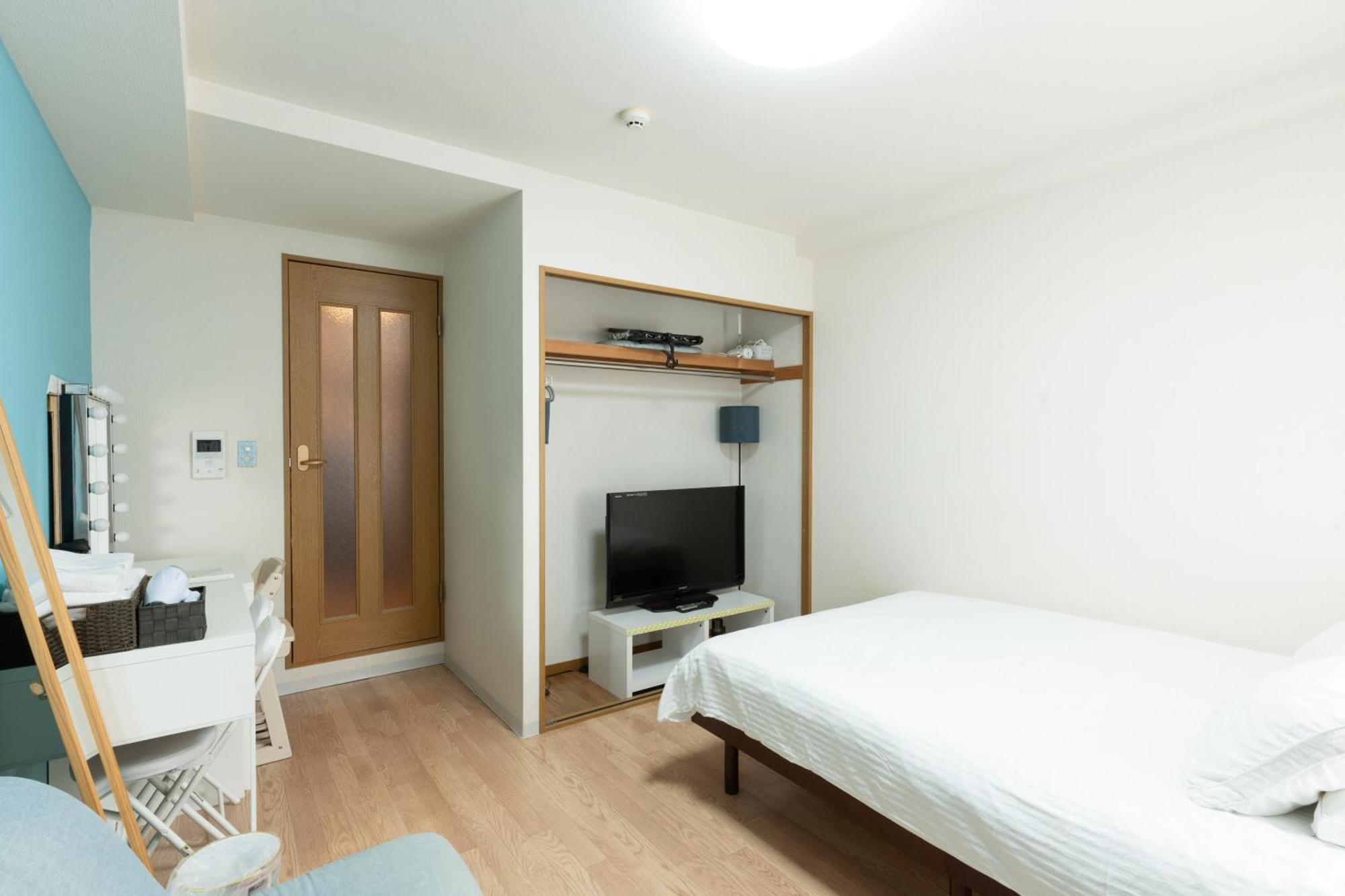 Apartment コンフィデンスロン204 *
