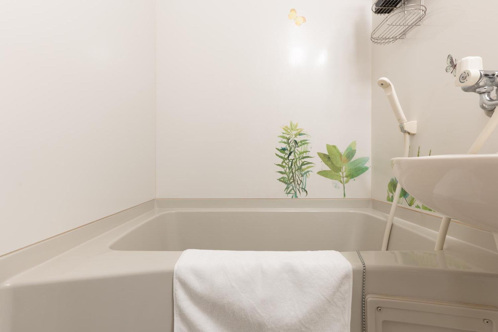 Apartment コンフィデンスロン201 *