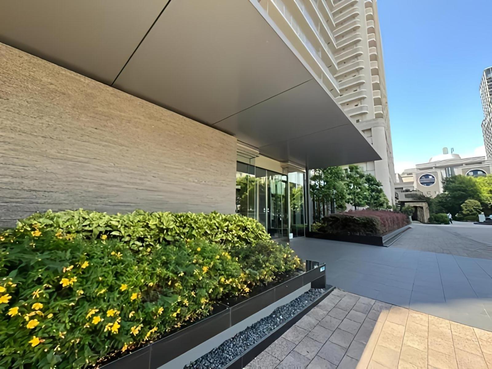 Apartment Luxury 3 Bedroom Namba Skyscraper - 400 Ft High & 300 Sq Ft Wrap Around Balcony - 112 Sq Meters - 1,200 Sq Ft - Parking - 180 Degrees Views - 2024 Toyota Voxy Be Packaged With *