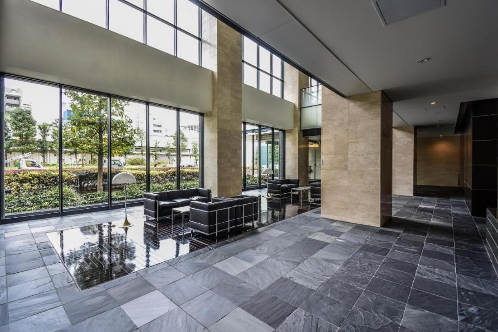 Luxury 3 Bedroom Namba Skyscraper - 400 Ft High & 300 Sq Ft Wrap Around Balcony - 112 Sq Meters - 1,200 Sq Ft - Parking - 180 Degrees Views - 2024 Toyota Voxy Be Packaged With Apartment *