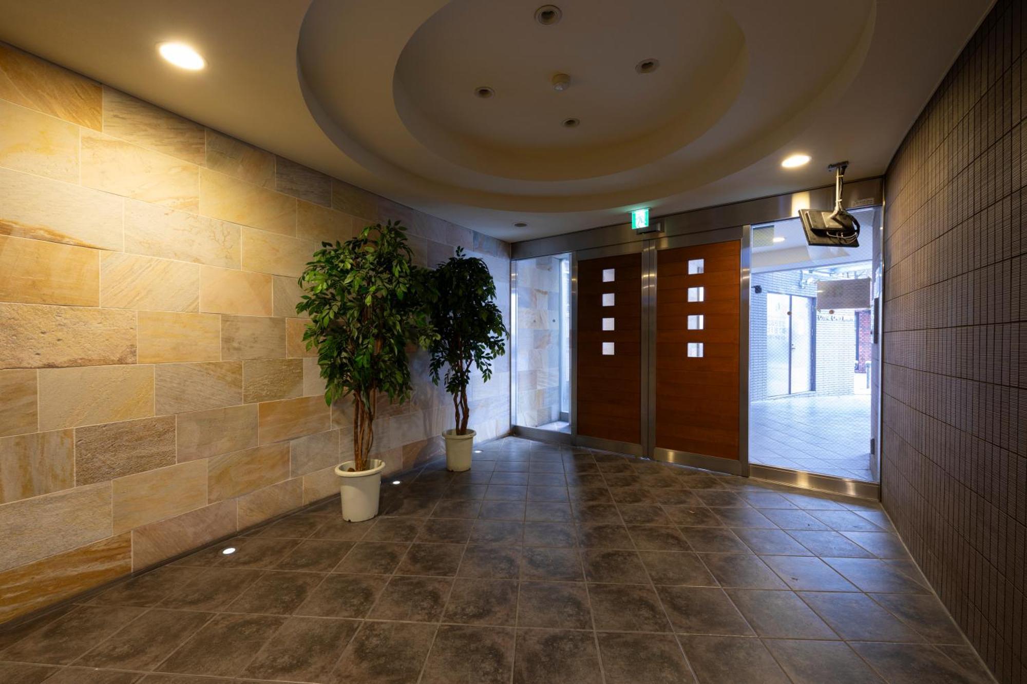 Apartment クリスタルコート難波