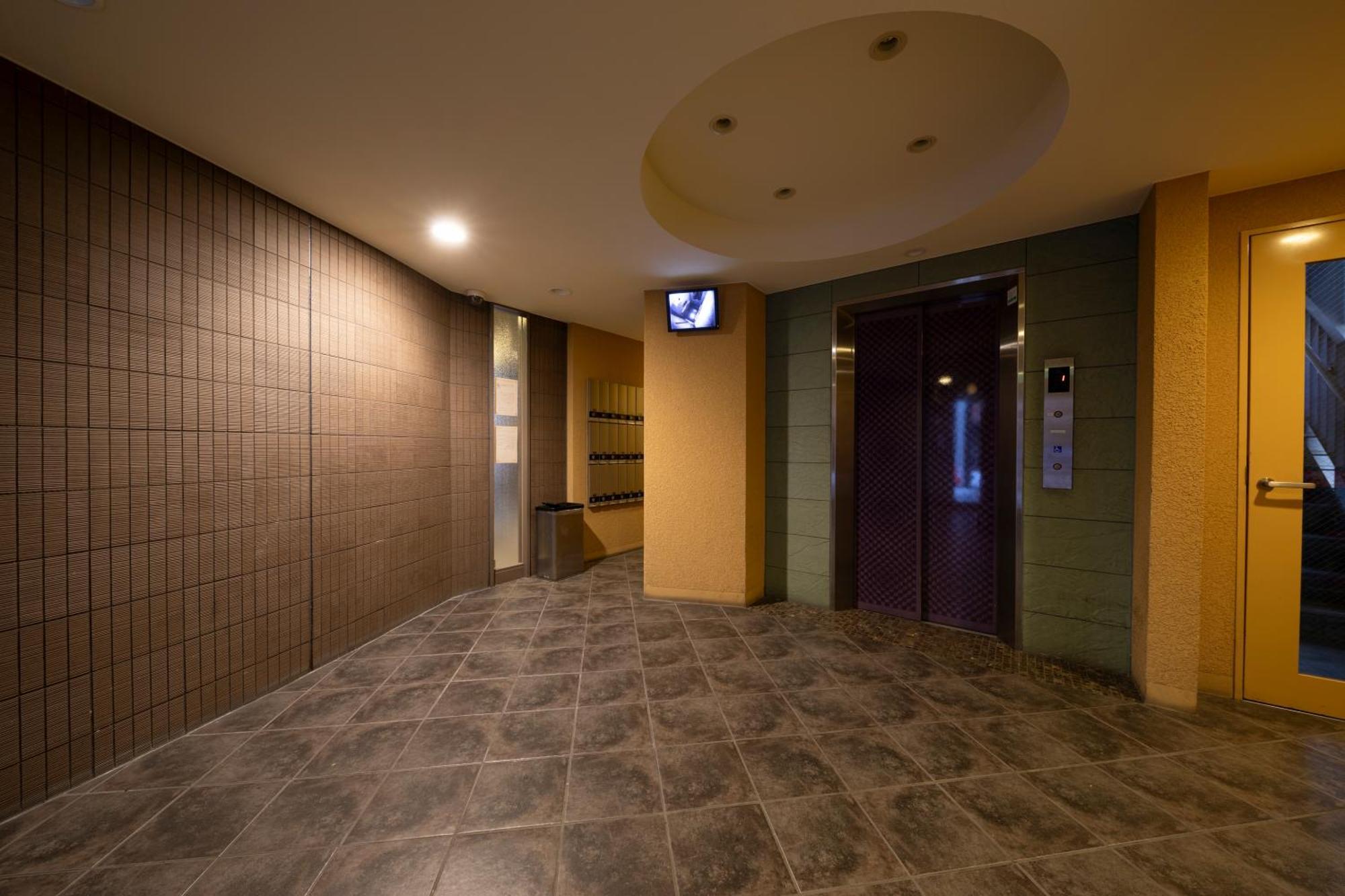 クリスタルコート難波 Apartment Osaka