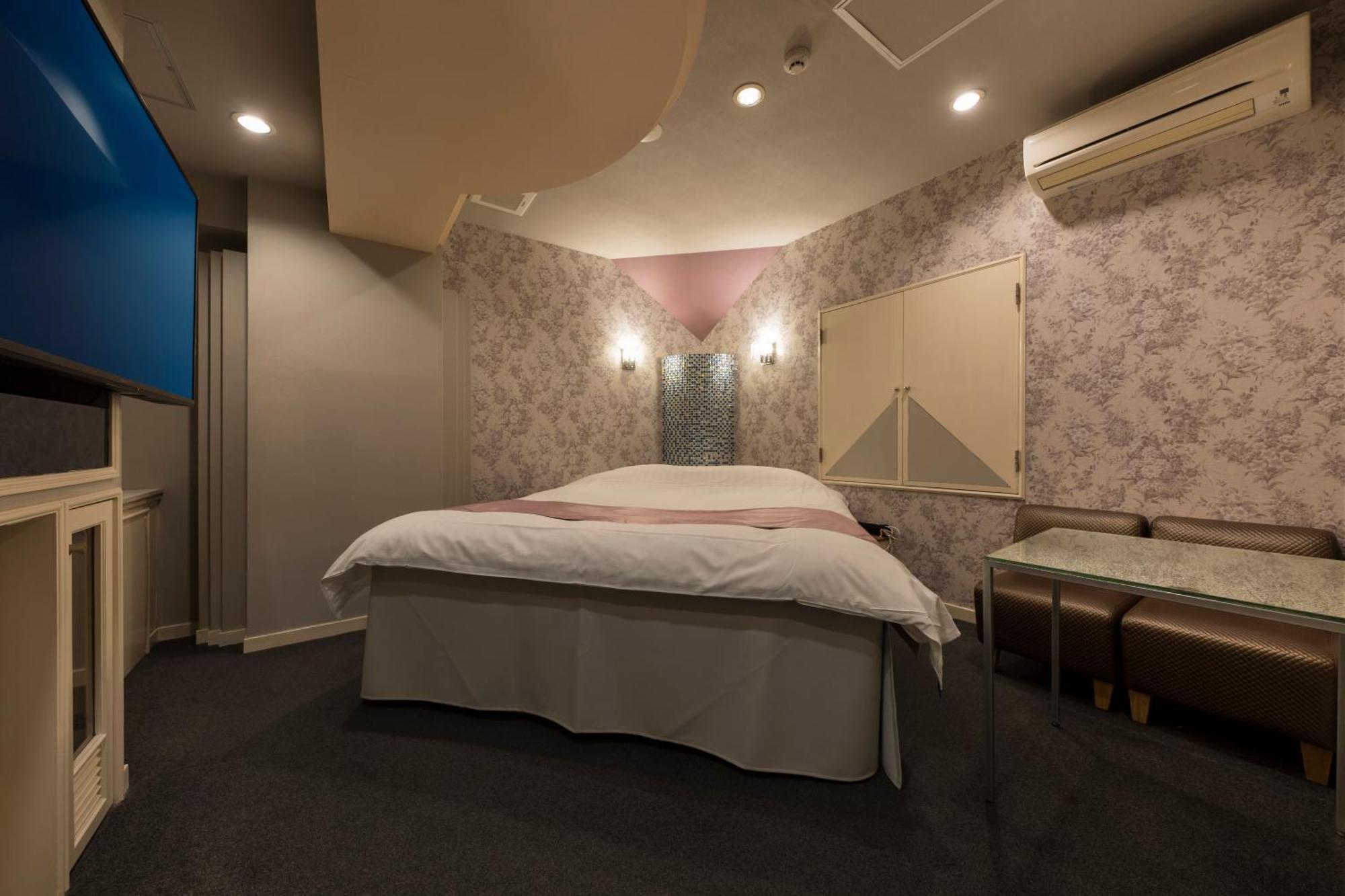 Love hotel ジュエリージュエリー 十三 (adults Only) Osaka