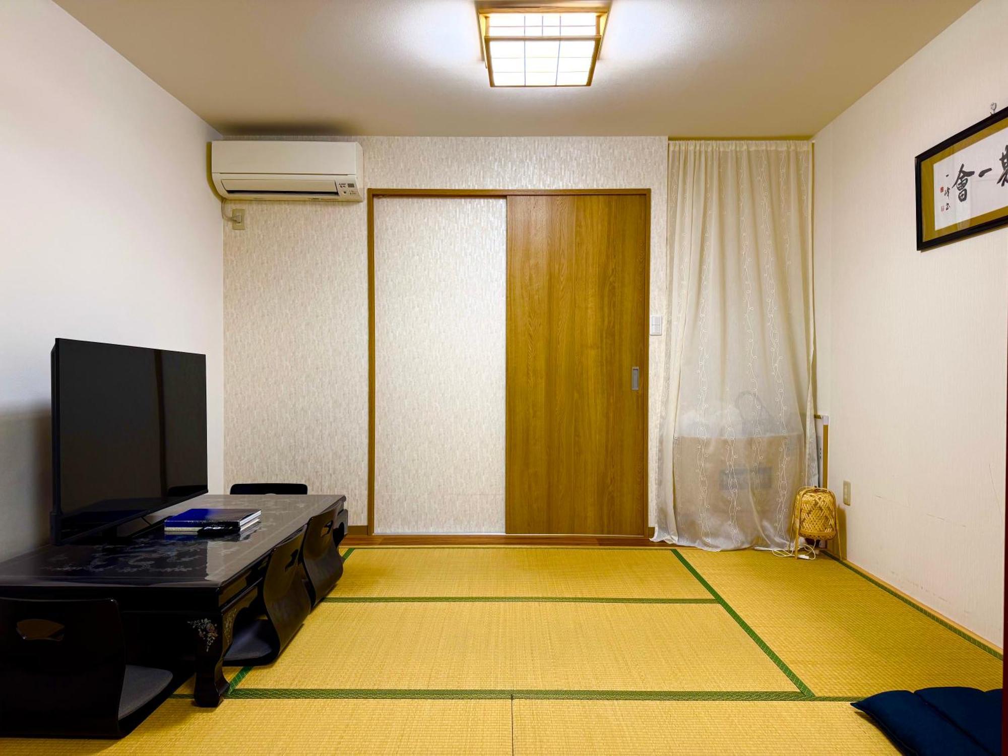 Modern And Traditional Fusion In Umeda 3-min Walk To Subway Ideal For Families And Groups