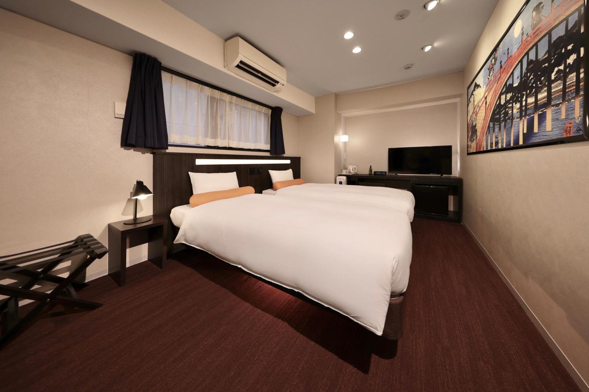 Kuromon Crystal Hotel