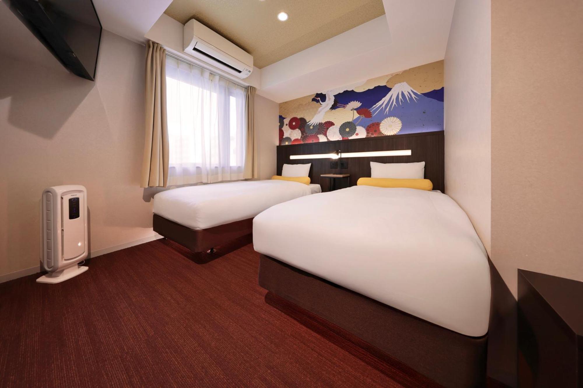 Kuromon Crystal Hotel 4*