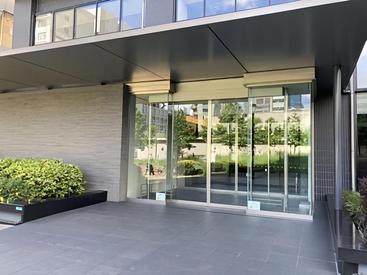 Luxury 3 Bedroom Namba Skyscraper - 400 Ft High & 300 Sq Ft Wrap Around Balcony - 112 Sq Meters - 1,200 Sq Ft - Parking - 180 Degrees Views - 2024 Toyota Voxy Be Packaged With *