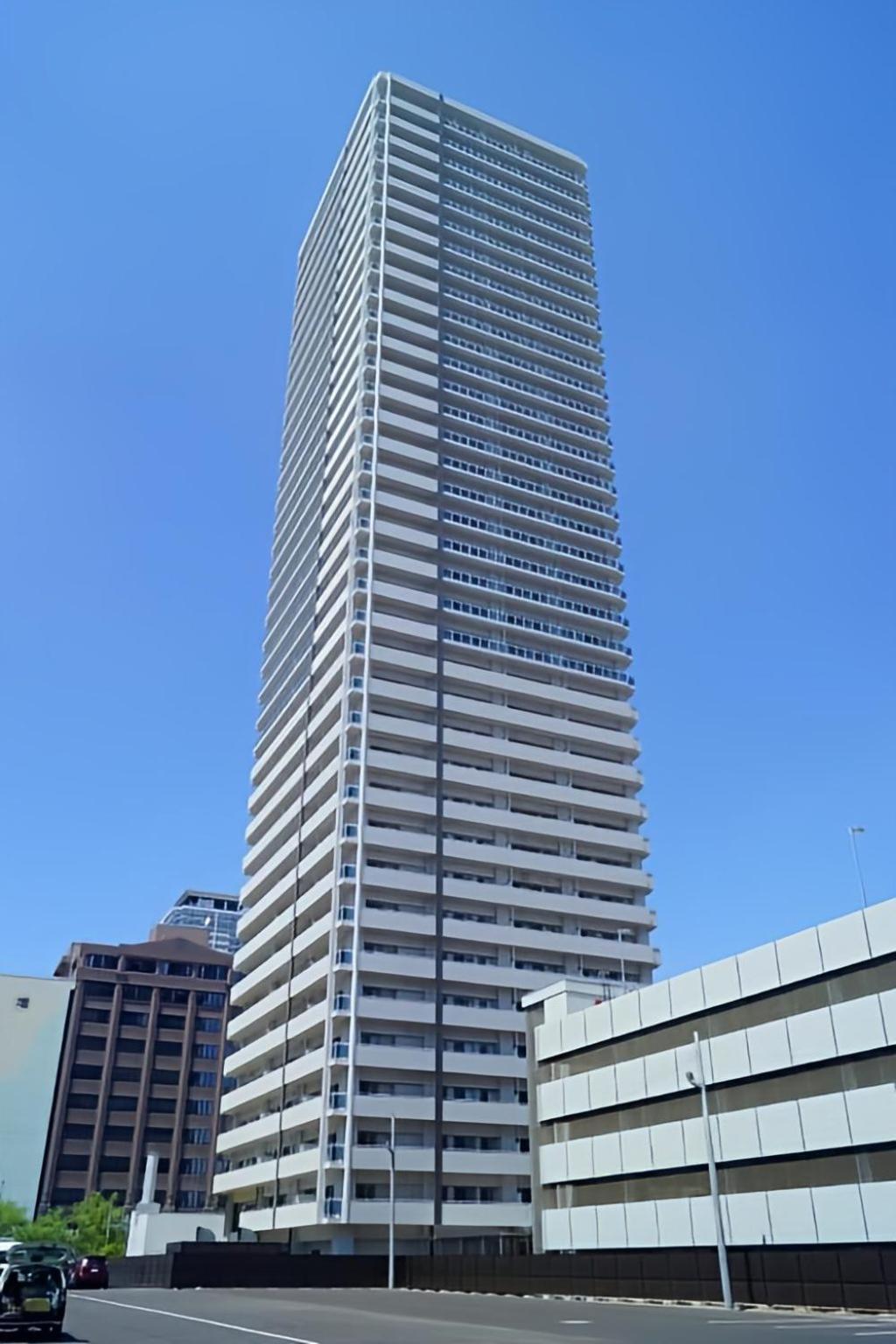 Apartment Luxury 3 Bedroom Namba Skyscraper - 400 Ft High & 300 Sq Ft Wrap Around Balcony - 112 Sq Meters - 1,200 Sq Ft - Parking - 180 Degrees Views - 2024 Toyota Voxy Be Packaged With Osaka