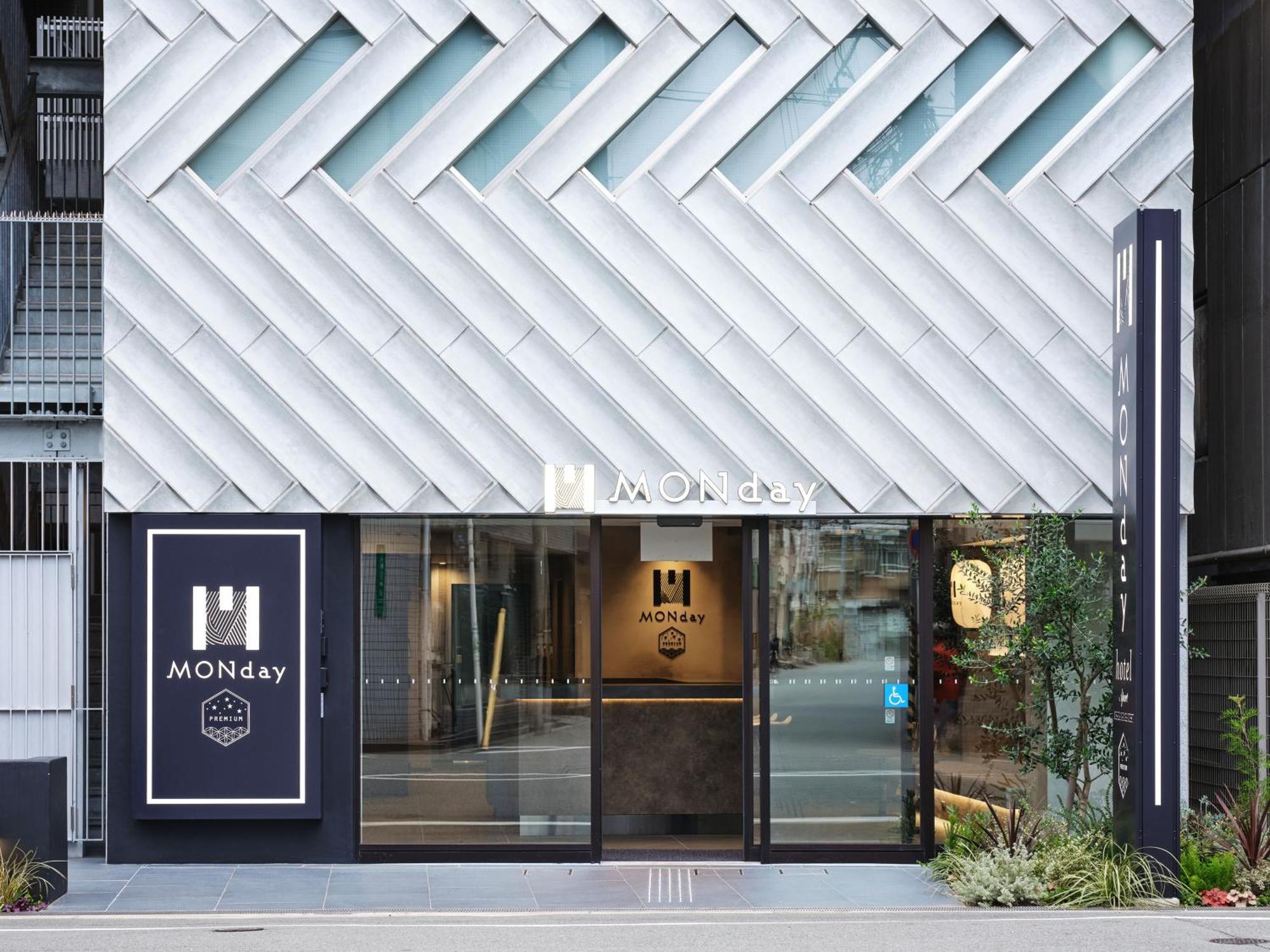 Monday Premium Namba West 4*