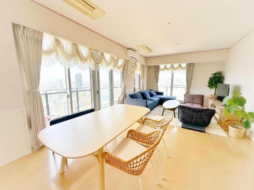 Apartment Luxury 3 Bedroom Namba Skyscraper - 400 Ft High & 300 Sq Ft Wrap Around Balcony - 112 Sq Meters - 1,200 Sq Ft - Parking - 180 Degrees Views - 2024 Toyota Voxy Be Packaged With Osaka
