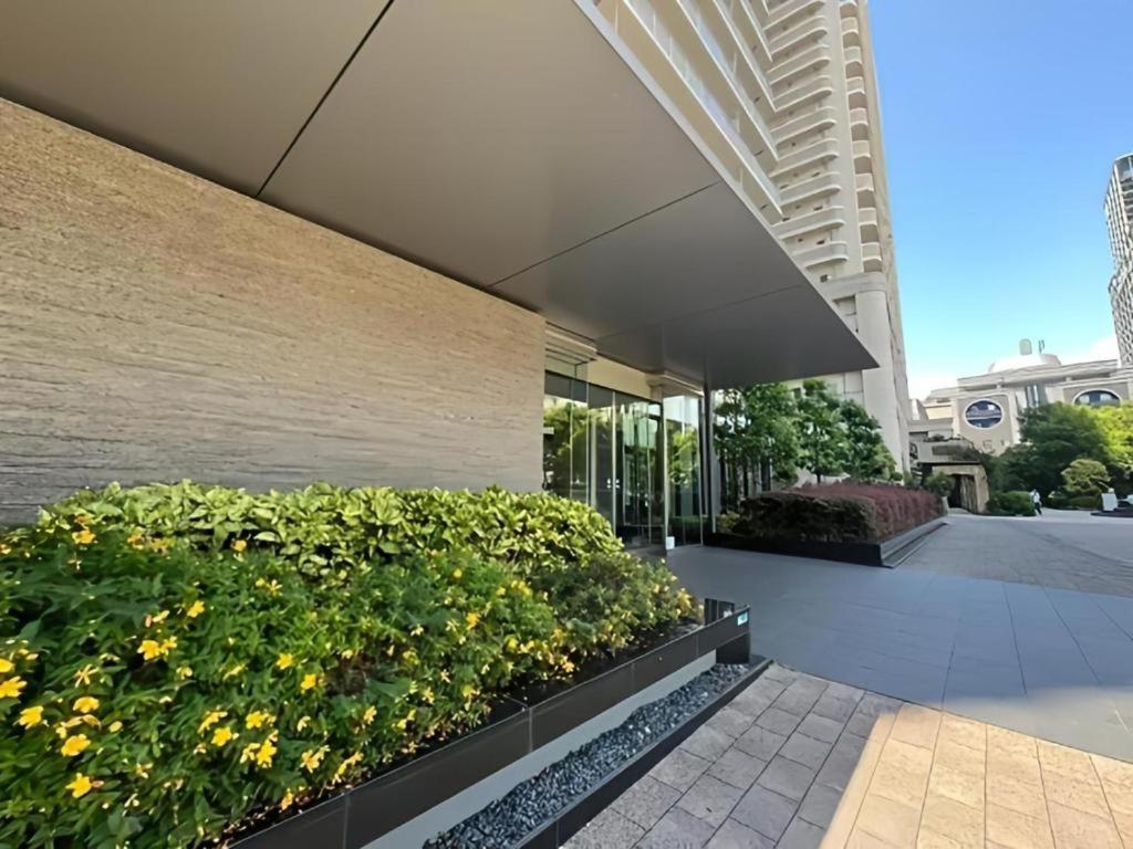 Apartment Luxury 3 Bedroom Namba Skyscraper - 400 Ft High & 300 Sq Ft Wrap Around Balcony - 112 Sq Meters - 1,200 Sq Ft - Parking - 180 Degrees Views - 2024 Toyota Voxy Be Packaged With