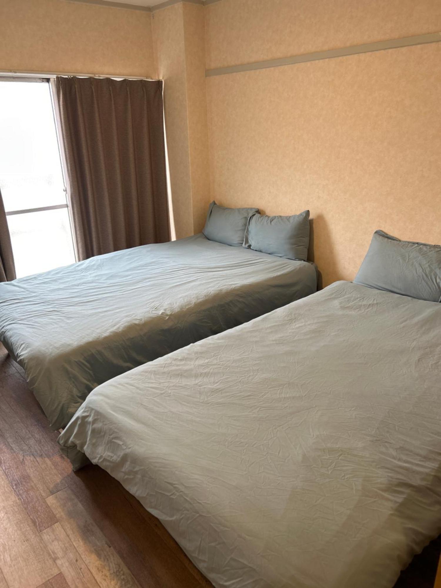 Two Devided With Two Large Beds Close To Nipponbashi Apartment