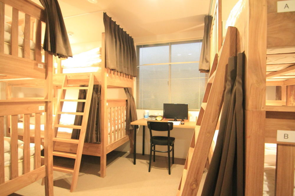 Yadokari Namba Hostel *