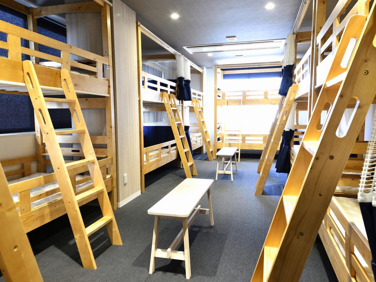Very Namba Hostel *