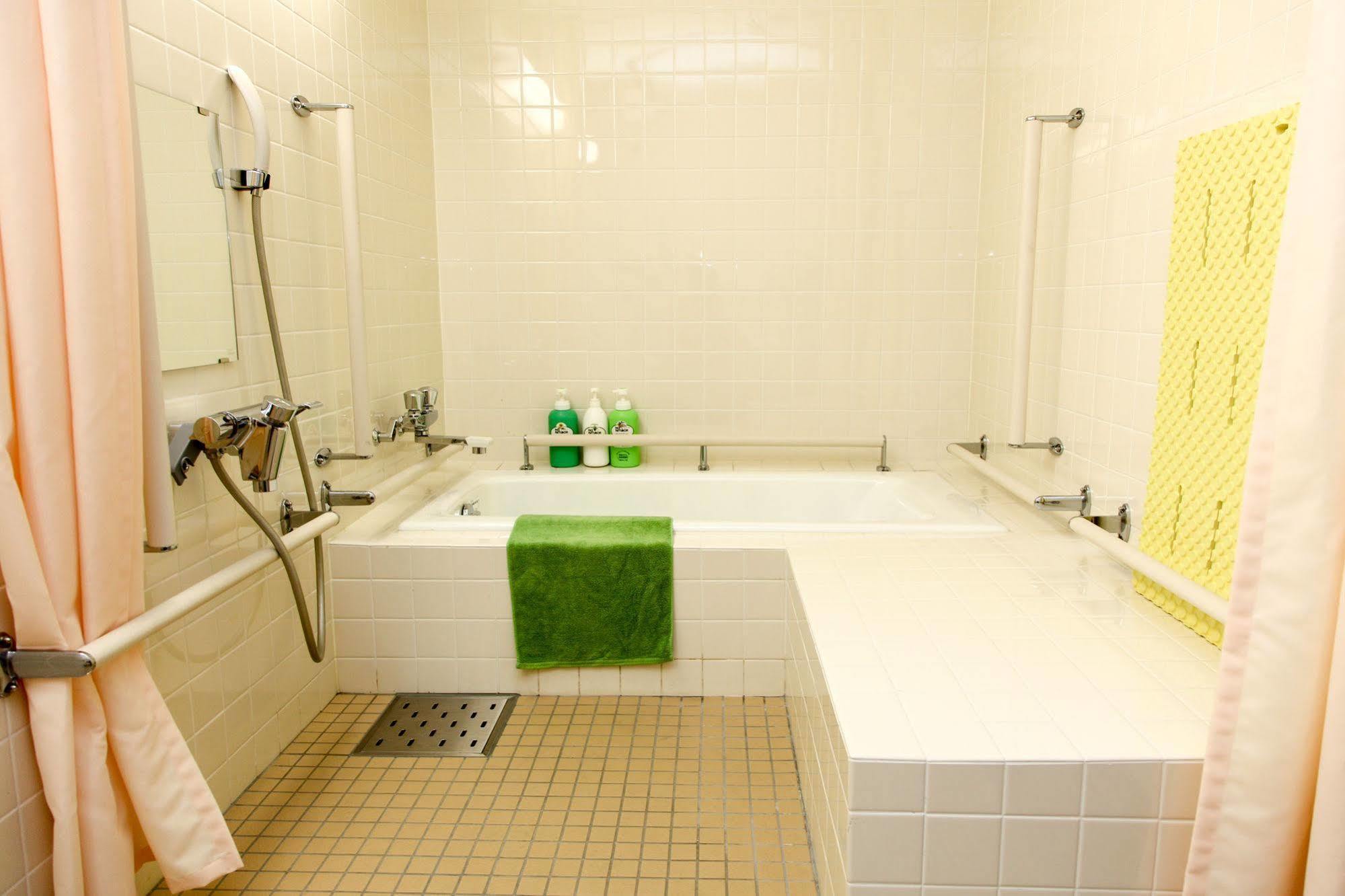 Shin-osaka Youth Hostel *