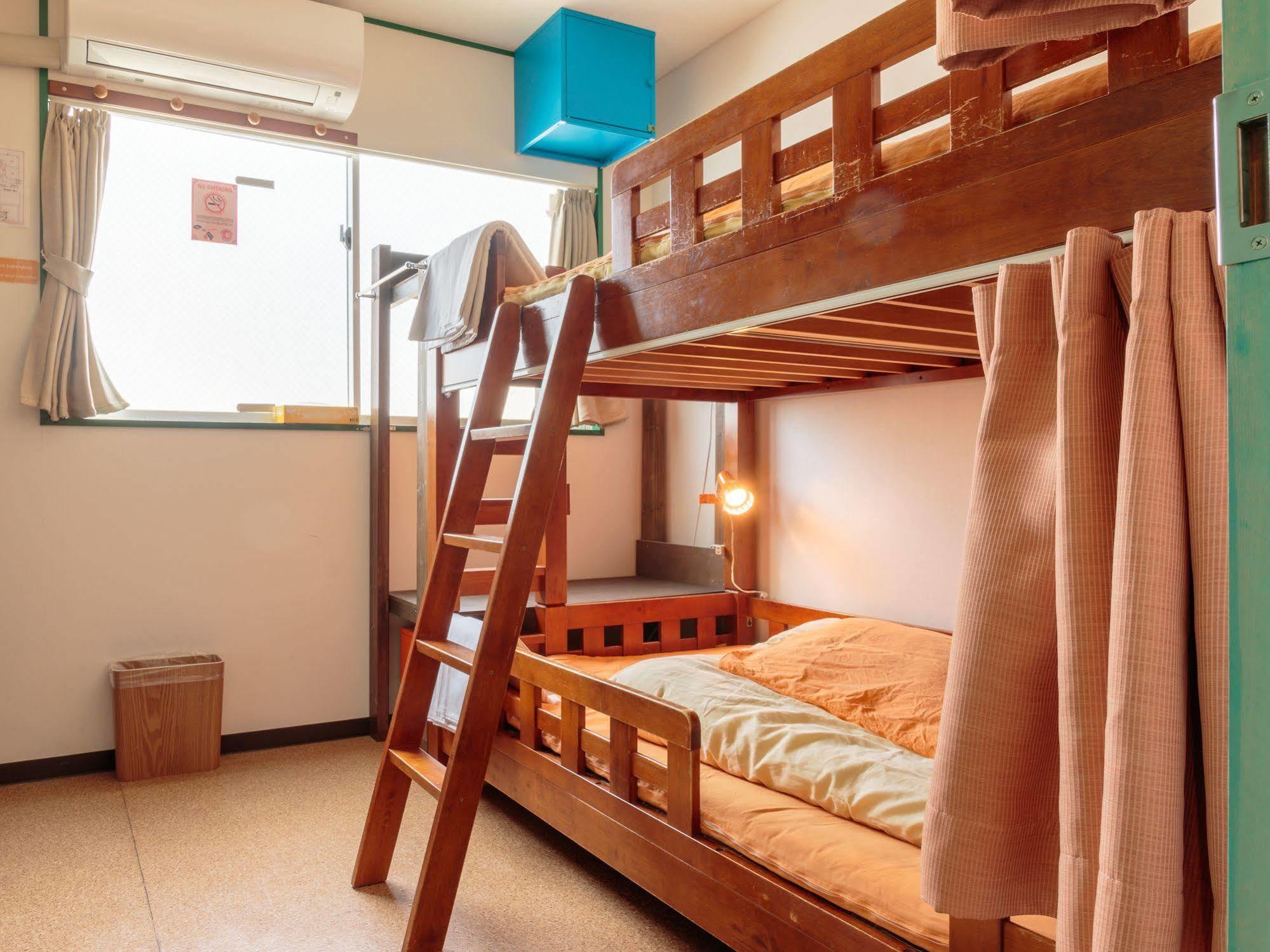 J-hoppers Hostel *