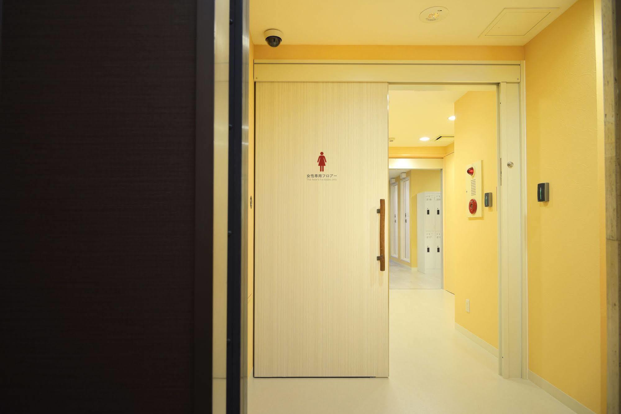 Capsule hotel B&s Eco Cube Shinsaibashi