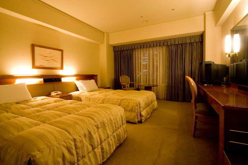 Hotel Courtyard By Marriott Shin-osaka Station 5*