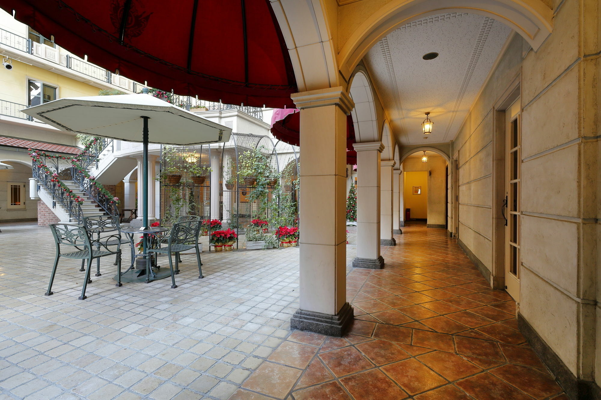 Monterey Hotel 4*