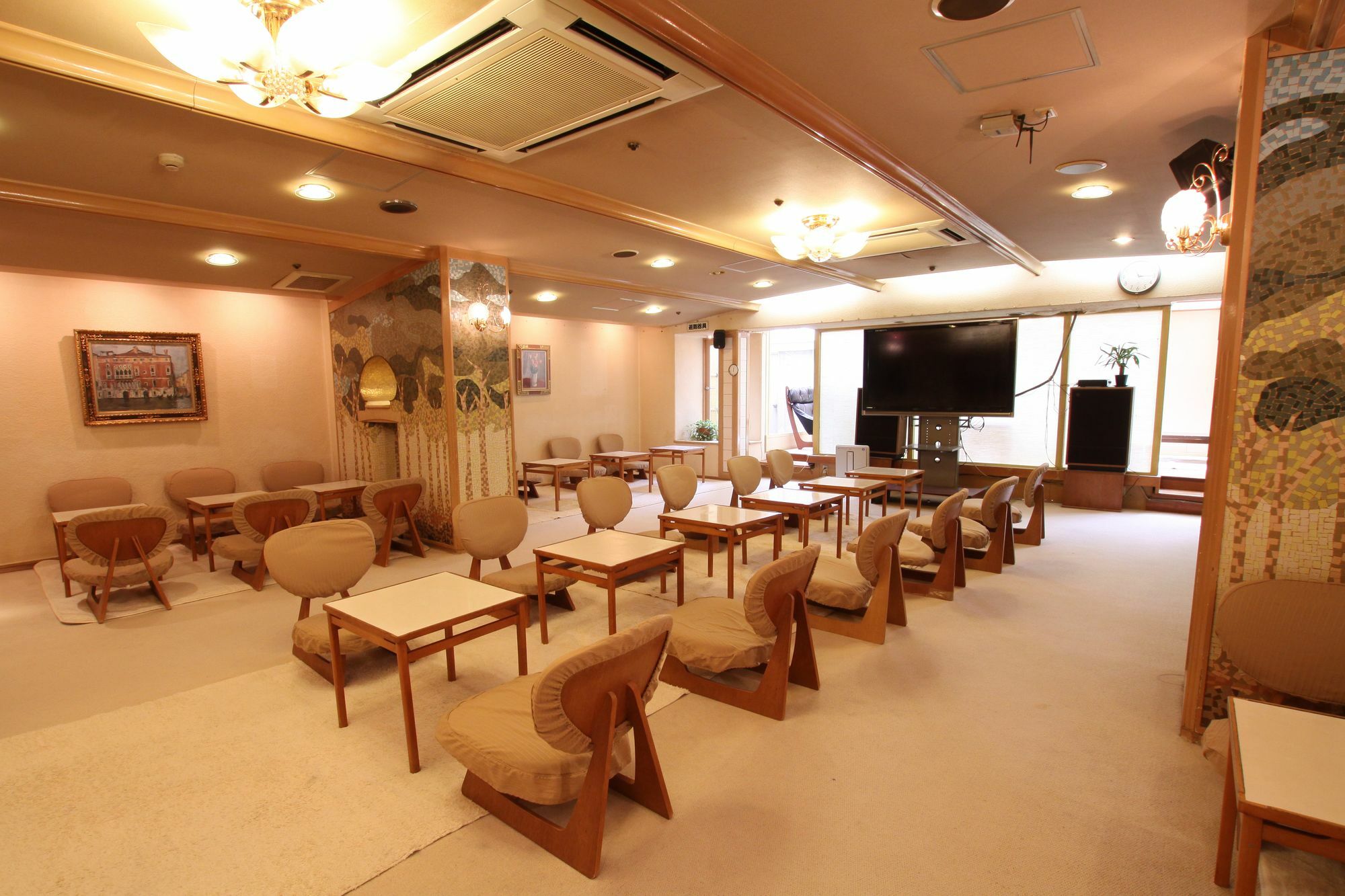 Hotel Capsule - Caters To Men 2*