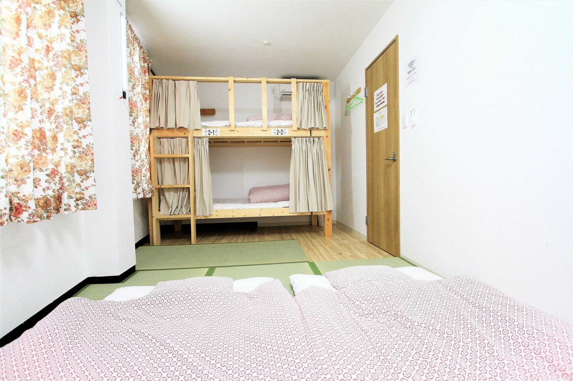 Guest house Banana Hammock Osaka