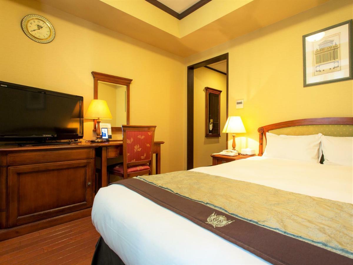 Monterey 4*