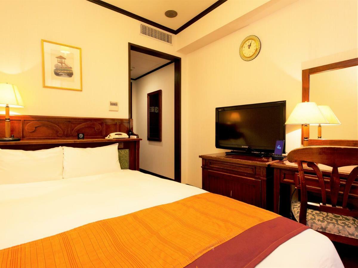 Monterey 4*