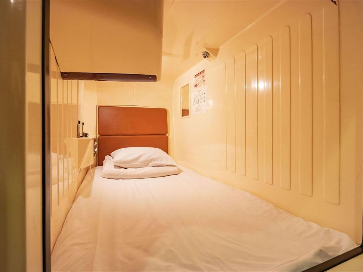 B&s Eco Cube Shinsaibashi Capsule hotel