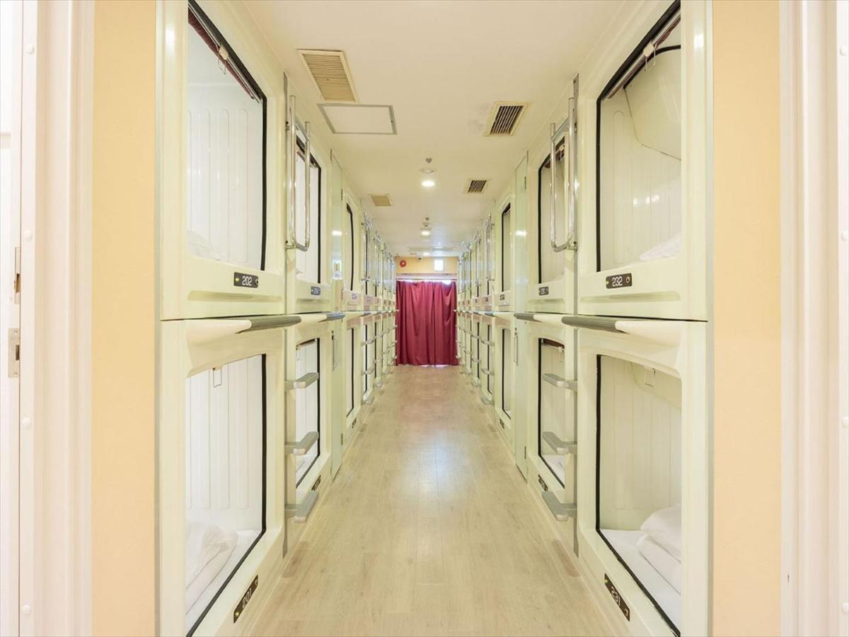 B&s Eco Cube Shinsaibashi Capsule hotel *