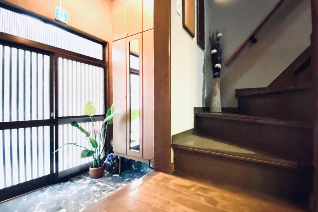 Holiday home 彬ーjr大阪環状線、近鉄駅、地下鉄 徒步5分、天然温泉、鶴橋焼肉観光。usj、心斎橋直通、交通便利