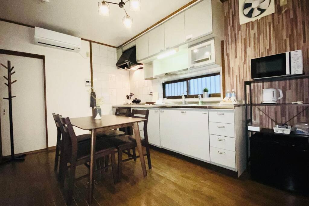 彬ーjr大阪環状線、近鉄駅、地下鉄 徒步5分、天然温泉、鶴橋焼肉観光。usj、心斎橋直通、交通便利 Holiday home