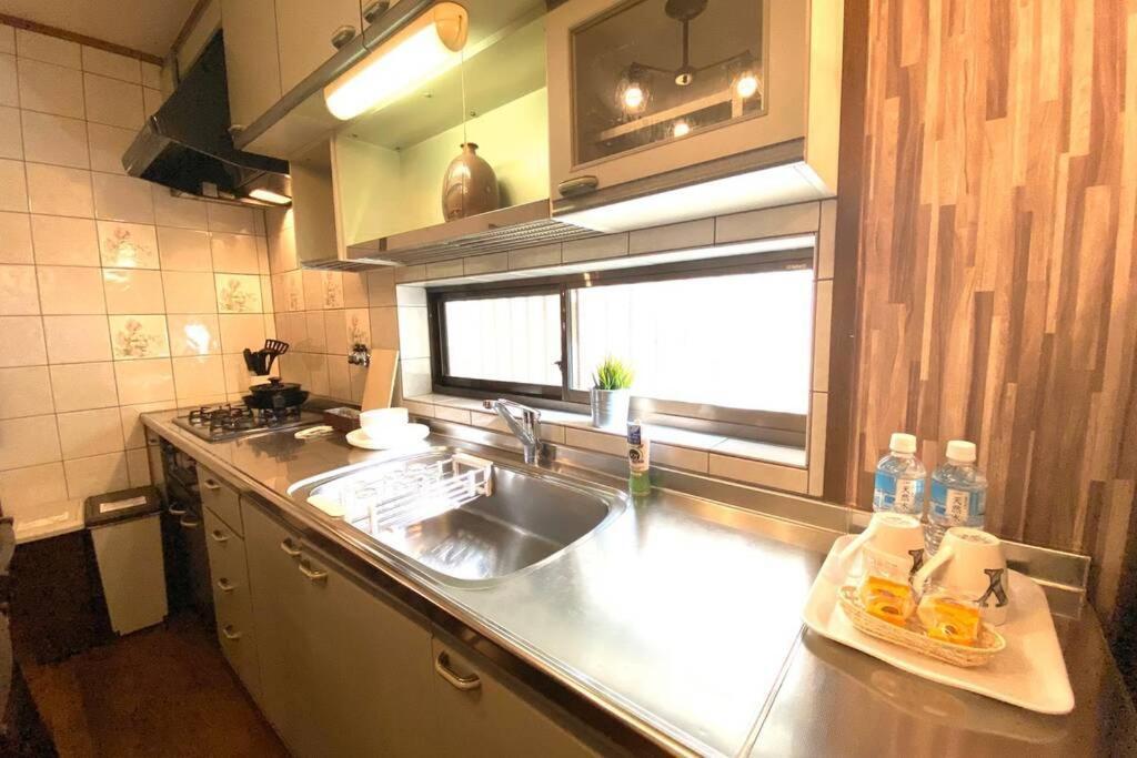 Holiday home 彬ーjr大阪環状線、近鉄駅、地下鉄 徒步5分、天然温泉、鶴橋焼肉観光。usj、心斎橋直通、交通便利 Osaka