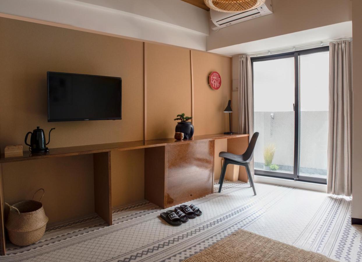 Earthmans Osaka-jo 3*