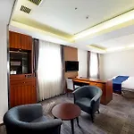 Surestay Plus Hotel By Best Western Shin-Osaka