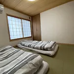 Wutong-40 Minutes Direct To Kansai Airport And 5 Minute Walk To Jr Or Subway Or Nankai Line And 1 Minute To Tsutenkaku The Landmark Of Osaka And Many Japanese Bistros Nearby