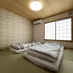 Wutong-40 Minutes Direct To Kansai Airport And 5 Minute Walk To Jr Or Subway Or Nankai Line And 1 Minute To Tsutenkaku The Landmark Of Osaka And Many Japanese Bistros Nearby