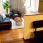駐車場無料！静かな住宅街　４つの寝室でご家族でゆっくりお過ごし頂けます　7台の寝具で最大11名様まで