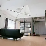 New 広々としたモダンな空間 難波まで14分乗り継ぎなし 市内アクセス抜群 最大6人まで