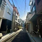 鶴橋駅徒歩4分/道頓堀・なんばへ地下鉄4分/広々スペース3階戸建て貸切