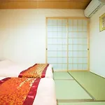 民宿 飛 西成区三层120平独栋日式别墅 免费停2台车 4卧室7床和36平的超大客厅 地铁2站5分钟可到难波或者天王寺 走路 4分钟可到花園町地铁站