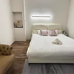 Official Trhouses 和御 玖鶴 15 Minutes To Shinsaibashi, Kuromon Market And Namba