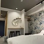 Good Location, Convenient Transportation Nipponbashi Station 4 Minutes Dotonbori 6 Minutes Kuromon Market 8 Minutes Double Bed O10