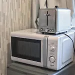 ＠Home天下茶屋2F〜駅まで徒歩5分・最大6人・グループ旅行最適＊浴室＋トイレ＋洗面所＊2