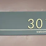 301号室駅2分格安和室民泊専用ミニキッチンとバスルーム付きアクセス抜群
