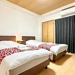 105号室花園駅2分ツインベットルームミニキッチンと専用バスルーム付き