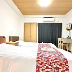 105号室花園駅2分ツインベットルームミニキッチンと専用バスルーム付き