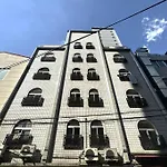 Dotonbori Kuromon Market Namba Accommodation For 4 With Beam Projector 304