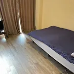 Two Devided Rooms With Two Large Beds Close To Nipponbashi