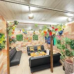 New Open Hotel Jungle Fun Fun J5 Coin Parking 500Yen For 24Hours Usj10 Minutes